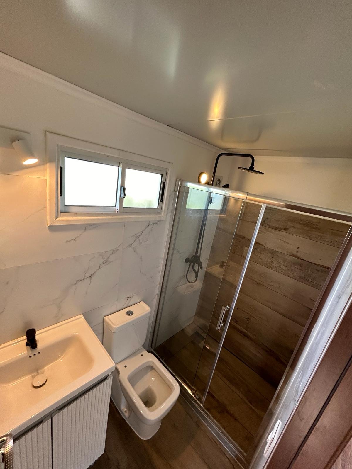 whatsapp-image-2025-11-04-at-185713